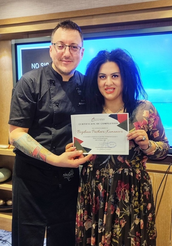 Учителката по английски Богдана Пашева от Долна Оряховица взе диплом за професионален сладкар в Дубай